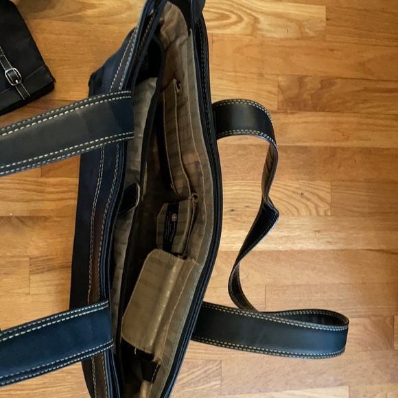 Briefcase by Wenger (Swiss gear) - Picture 4 of 6